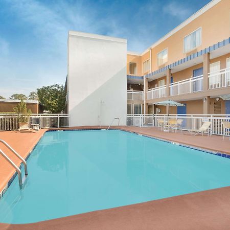 Baymont By Wyndham Savannah Midtown Εξωτερικό φωτογραφία
