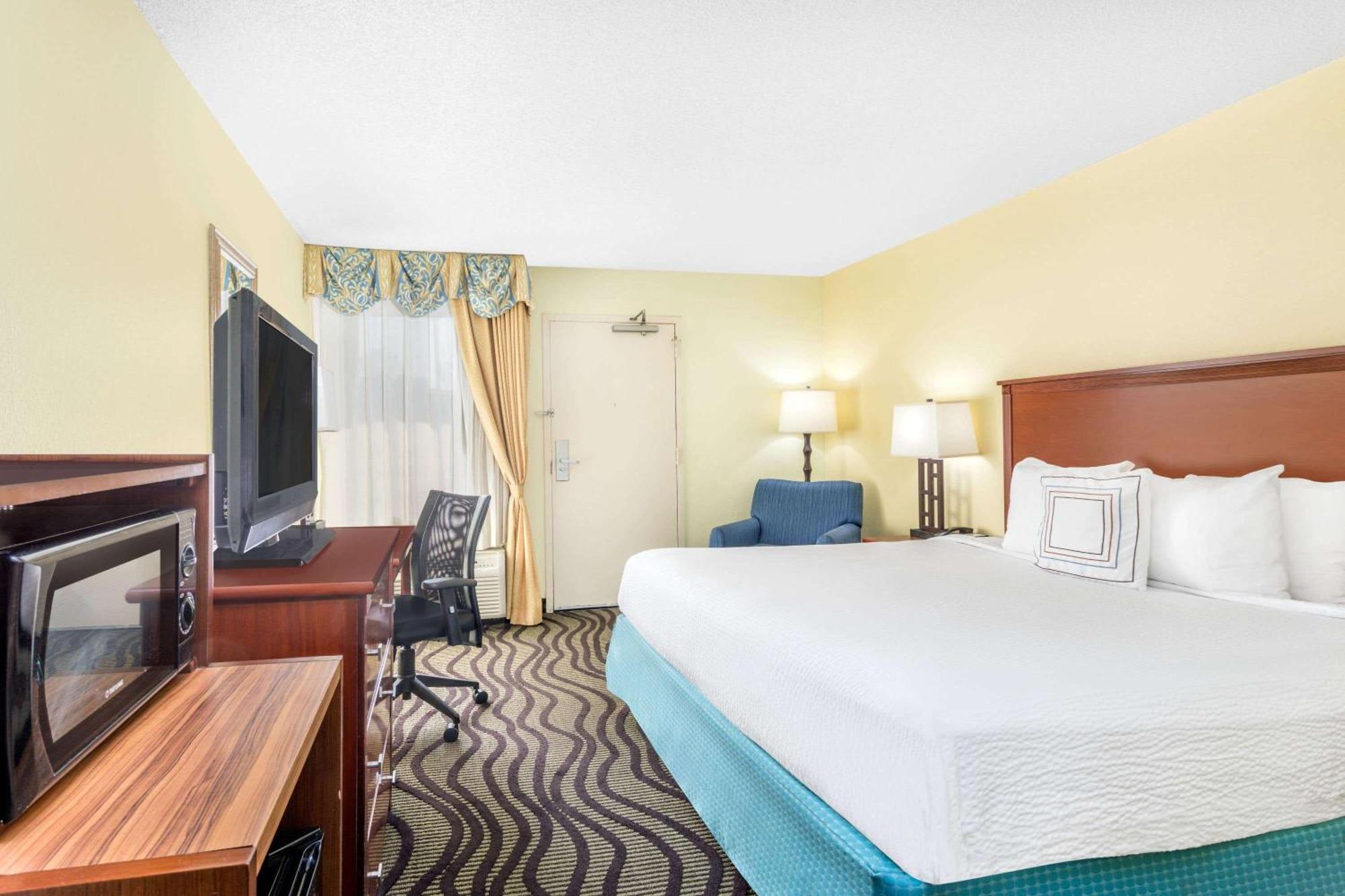 Baymont By Wyndham Savannah Midtown Εξωτερικό φωτογραφία
