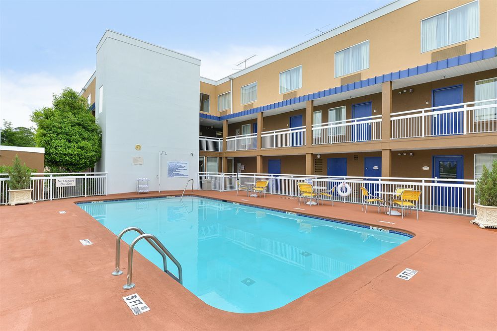 Baymont By Wyndham Savannah Midtown Εξωτερικό φωτογραφία