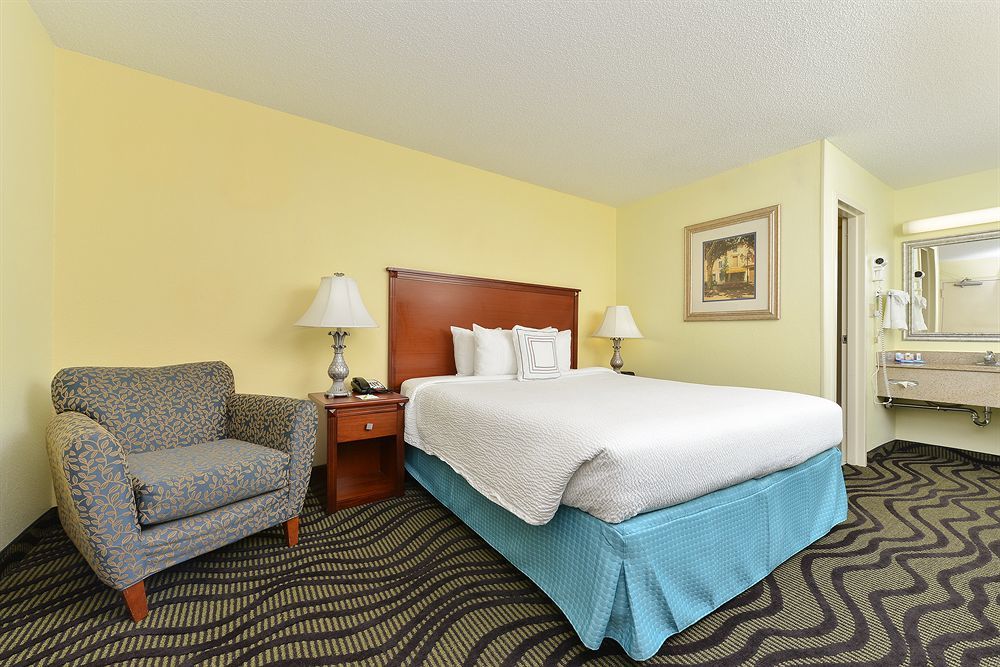 Baymont By Wyndham Savannah Midtown Εξωτερικό φωτογραφία