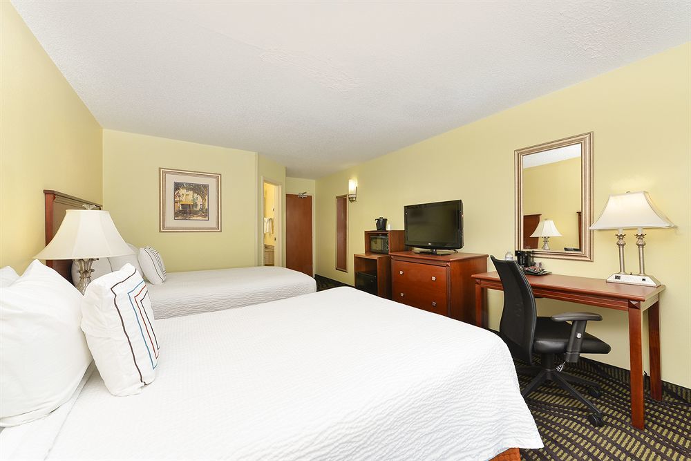 Baymont By Wyndham Savannah Midtown Εξωτερικό φωτογραφία