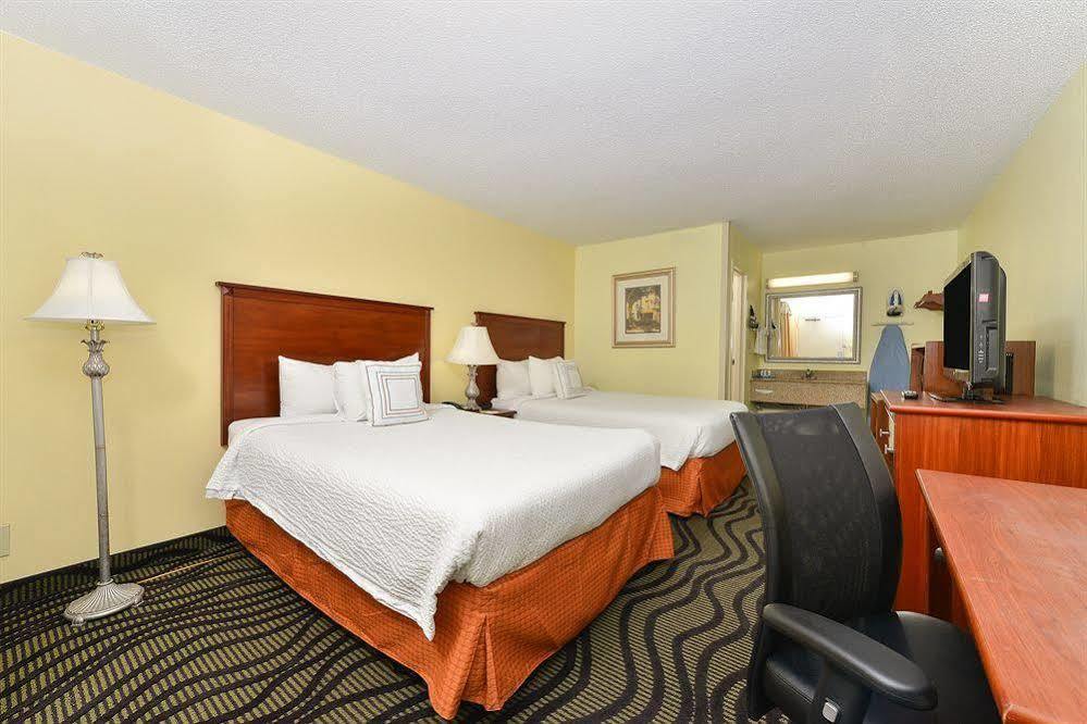 Baymont By Wyndham Savannah Midtown Εξωτερικό φωτογραφία